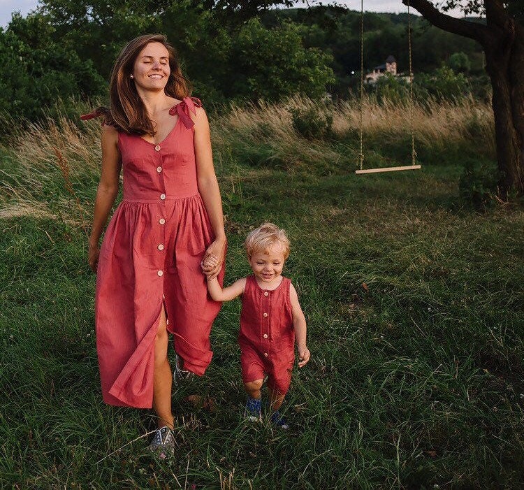 Damen Leinen Terrakotta Kleid Mit Knöpfen, Midi Kleid, Mama Und Ich Outfit, Passendes Mode Frauen von GurumamaStore