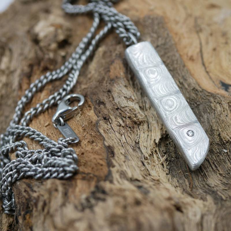 Damast - Stahl Anhänger, Damascus Steel, Unikat Mit Brillant, Einzelstück , Männer- Herrenschmuck, Geschmiedet, Damaszenerstahl, Band von GuteLauneSchmuckDE