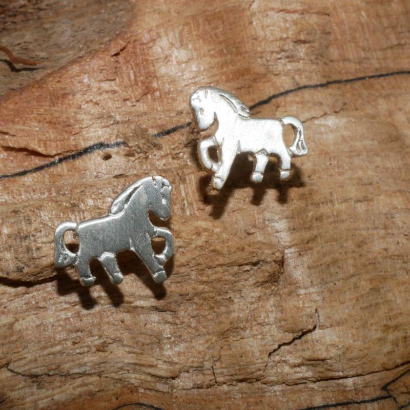 Dein Pferdchen, Ohrstecker Mit Herz Und Liebe, Silber 925, Handgearbeitet, Ohrschmuck, Tierfreunde , Pferdeliebe Minimalistisch Am Ohr von GuteLauneSchmuckDE