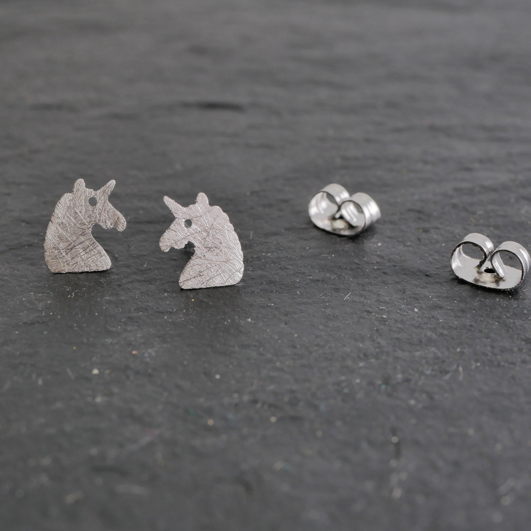 Einhorn, Silber, Ohrstecker, Tierfreund, Mini Ohrstecker Für Prinzessinnen, Als Geschenk Vepackt, Ohrstift in Edelstahl von GuteLauneSchmuckDE