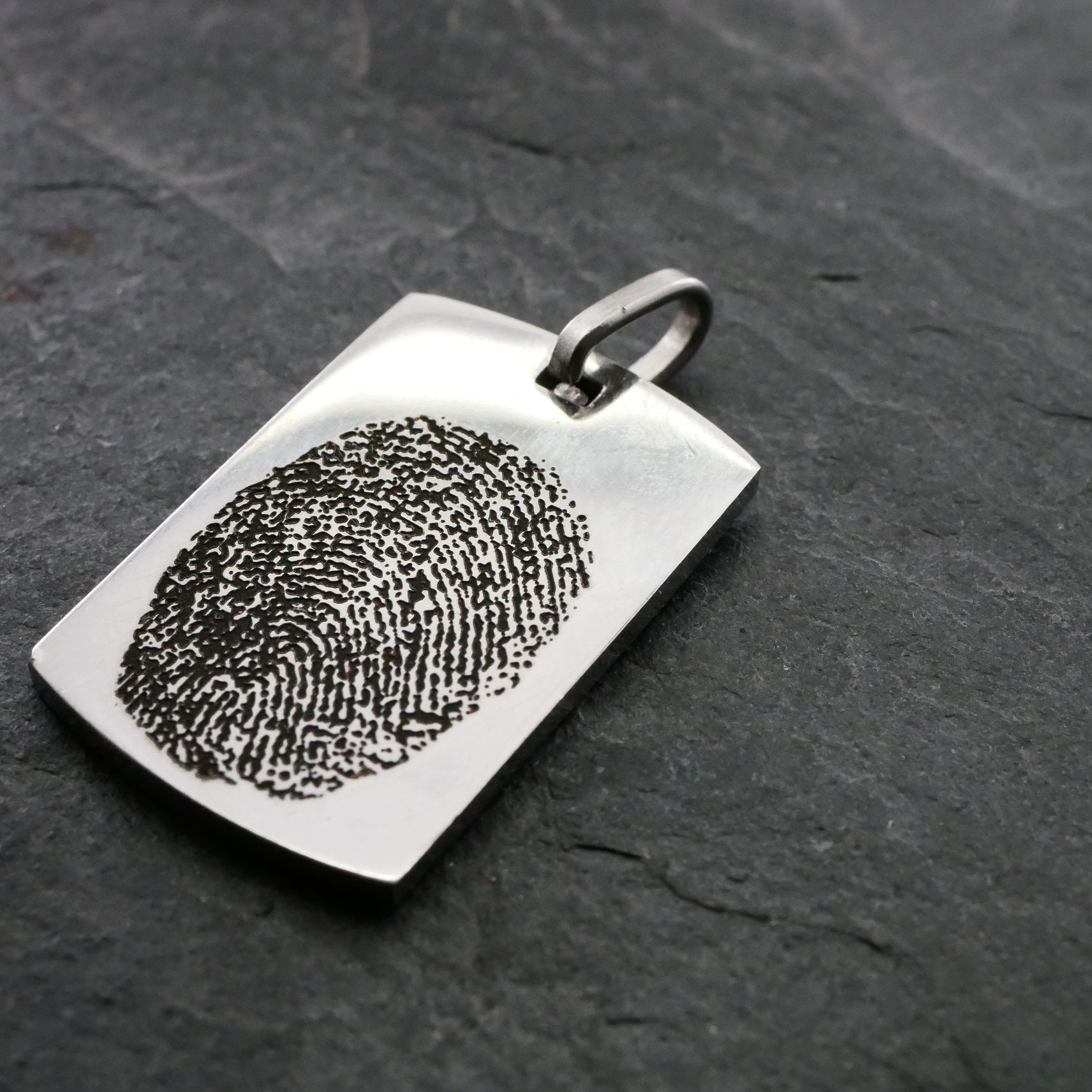 Fingerabdruck Auf Anhänger , Personalisierte Namens-Gravur, Edelstahl, Lasergravur Und Es Wird Zu Einem Persönlichen Geschenk von GuteLauneSchmuckDE