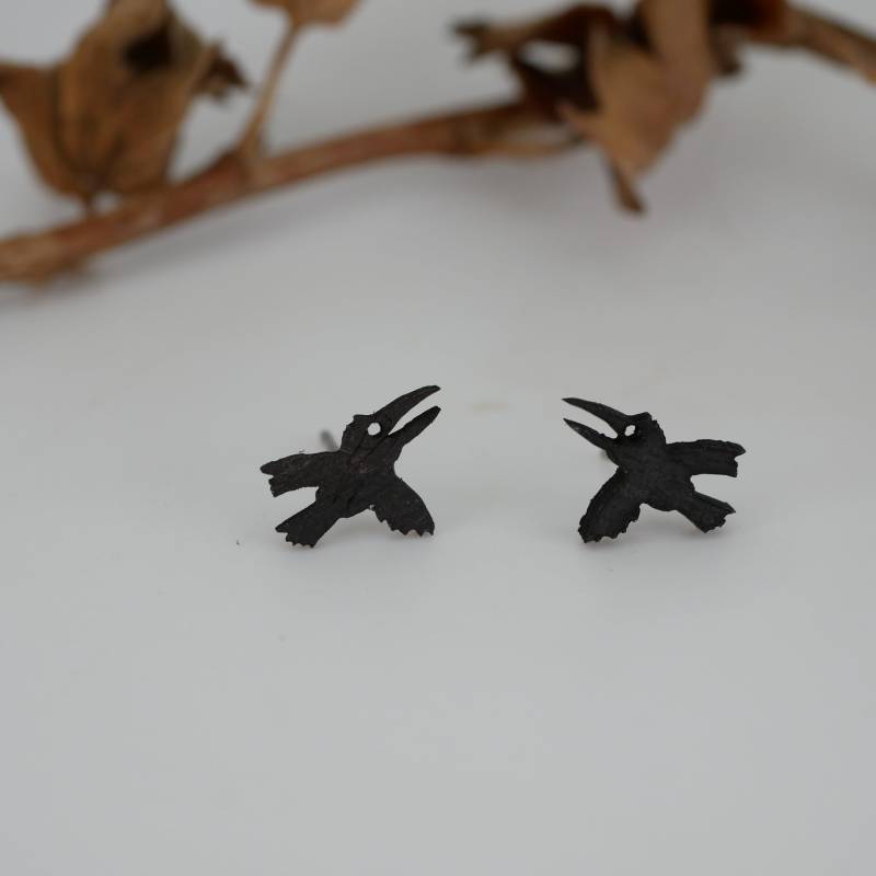 Halloween, Schwarze Ohrstecker, Fliegender Rabe, Halloweenschmuck, Schmuck, Ebenholz, Tierschmuck, Vogel von GuteLauneSchmuckDE