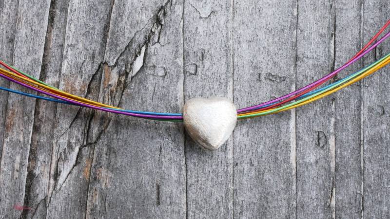 Herz, 925 Silber Minimalistisch, Zart Und Fein , Gebürstet Auf 6 Feinen Drähten Aus Bunten Edelstahl, in Regenbogen Farben von GuteLauneSchmuckDE