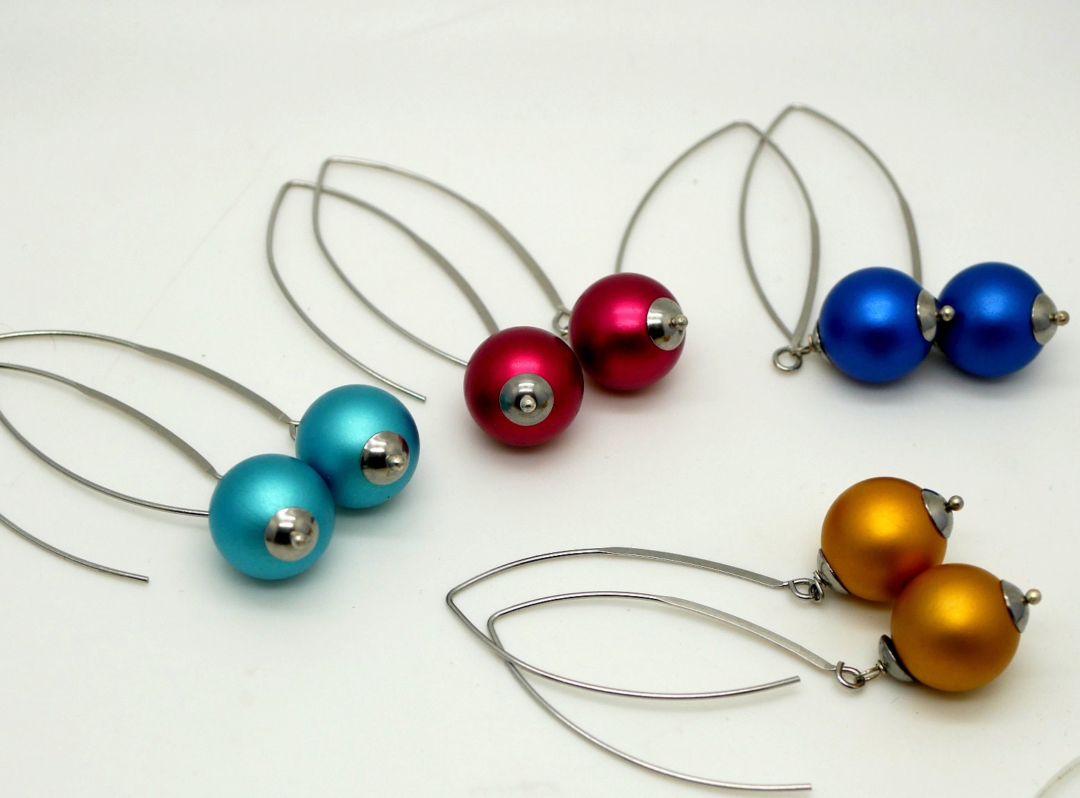 Moderne Kugelohrhänger, Ohrschmuck, Schmück Dich Bunt Mit Gute Laune Schmuck Aus Eloxal Großen Edelstahlbügeln, Verschiedene Farben von GuteLauneSchmuckDE