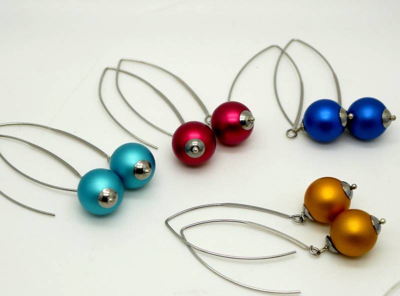 Moderne Kugelohrhänger, Ohrschmuck, Schmück Dich Bunt Mit Gute Laune Schmuck Aus Eloxal Großen Edelstahlbügeln, Verschiedene Farben von GuteLauneSchmuckDE