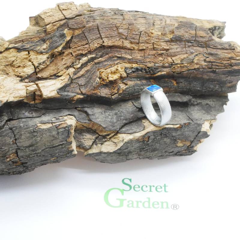 Opal Und Damaststahl Ring, Einzelstück, Opalring, Unikat Handgefertigt Von Secret Garden von GuteLauneSchmuckDE