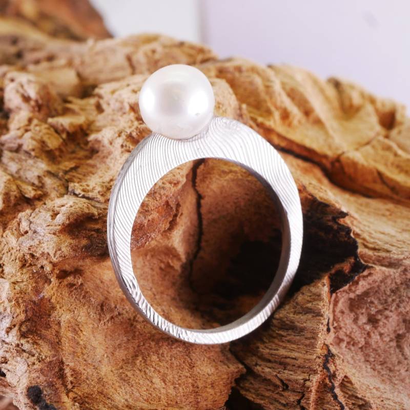 Perlenring, Ring Aus Damaststahl Mit Akoya Perle, Verlobungsring, Unikate Geschmiedet, Einzelring Und Unikat, Handgefertigt von GuteLauneSchmuckDE