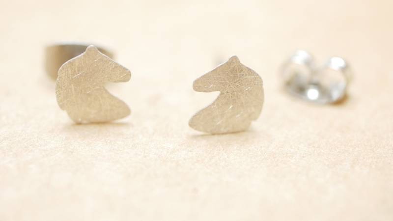 Pferd 2 Ohrstecker Aus 925 Silber, Ohrstecker, Gebürstet , Stift in Edelstahl von GuteLauneSchmuckDE