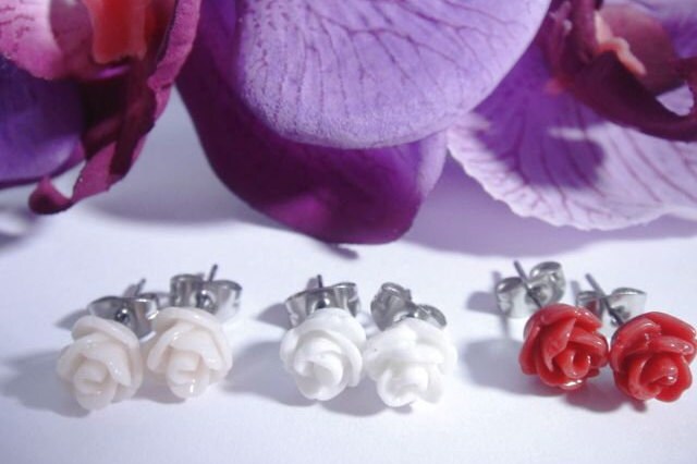 Röschen-Ohrstecker, Rote Rosen Mit Edelstahl Stift von GuteLauneSchmuckDE