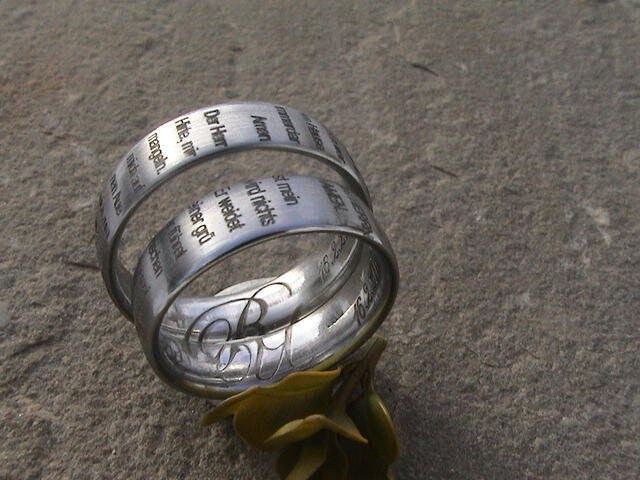 Trauringe, Edelstahl Od.titan, Mit Gravuren, Gedichten, Hochzeitsversprechen. Unikate, Über Beide Ringe - Individuell Und Personalisiert von GuteLauneSchmuckDE