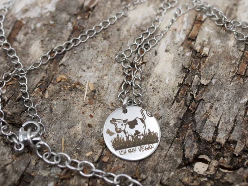 Vegan - Die Neue Generation, Armband , Kette, Charm Für Alle Überzeugten, Lebenseinstellung, Statement, Motivation Tierschutz, Tierliebe von GuteLauneSchmuckDE