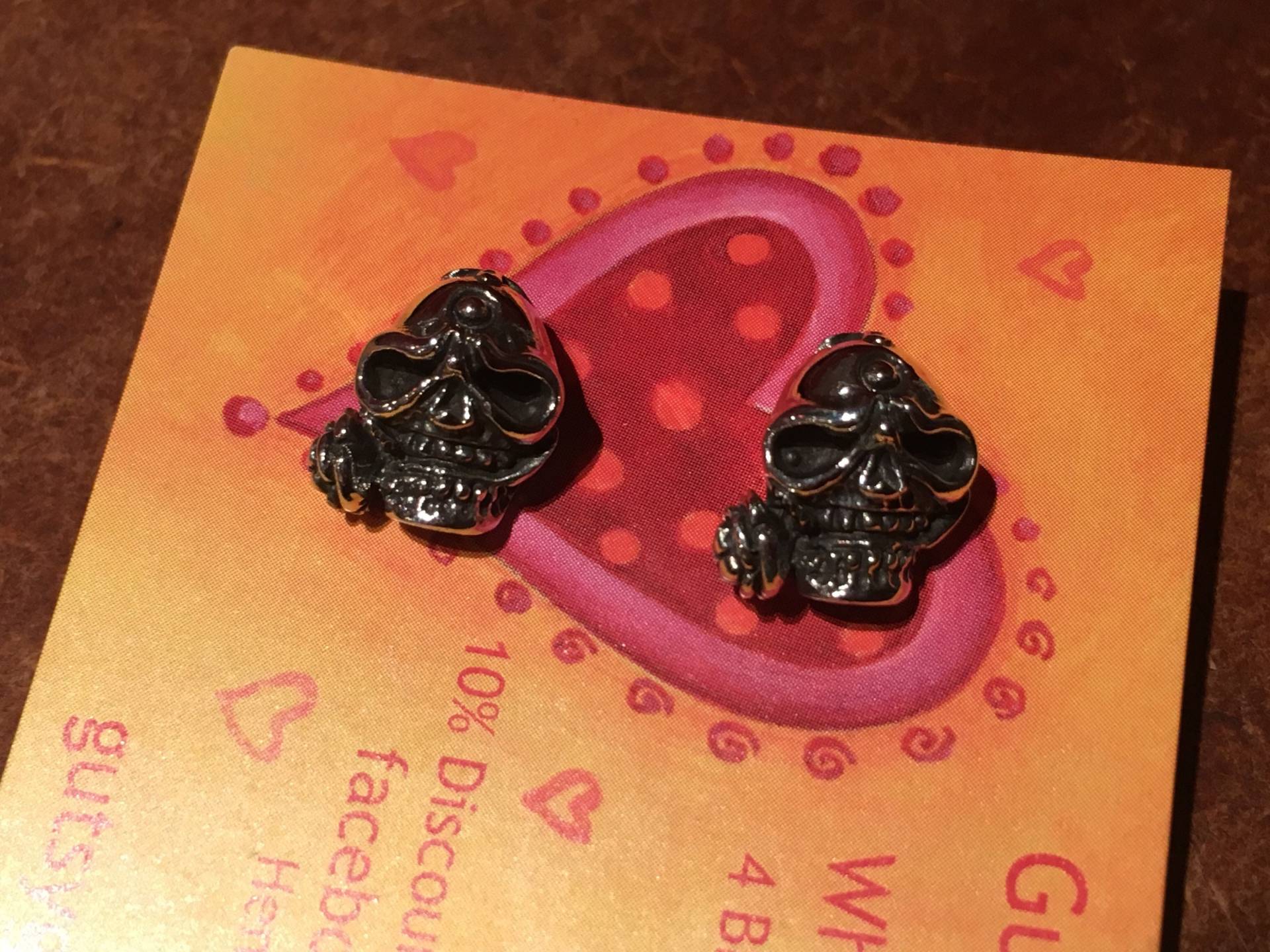 925 Silber 3D Totenkopf Ohrstecker - "Skull & Rose' 925 Silber 3D Totenkopf Ohrstecker - "Skull & Rose' von GutsyGingers