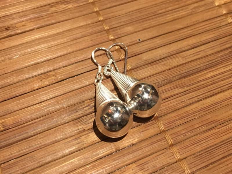 925 Silber Frühling Und Kugel Ohrringe 925 Silber Frühling Und Kugel Ohrringe von GutsyGingers