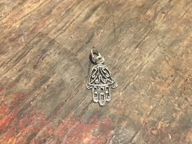 925 Silber Hand Der Fatima Süß Charm Schutz Spirituelle Reise Fatimah Ethno Boho Hippie Geschenk Schmuck Sicher Amulett 925 Silber Hand Der Fatima Süß Charm Schutz Spirituelle Reise Fatimah Ethno Boho Hippie Geschenk Schmuck Sicher Amulett von GutsyGingers