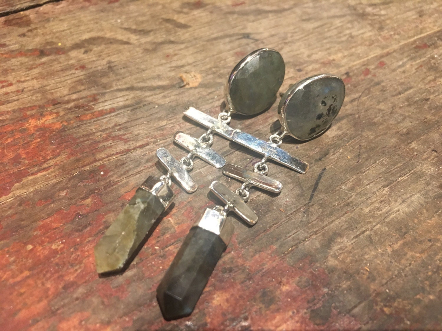 925 Silber Labradorit Tropfen Punkt Ohrringe von GutsyGingers