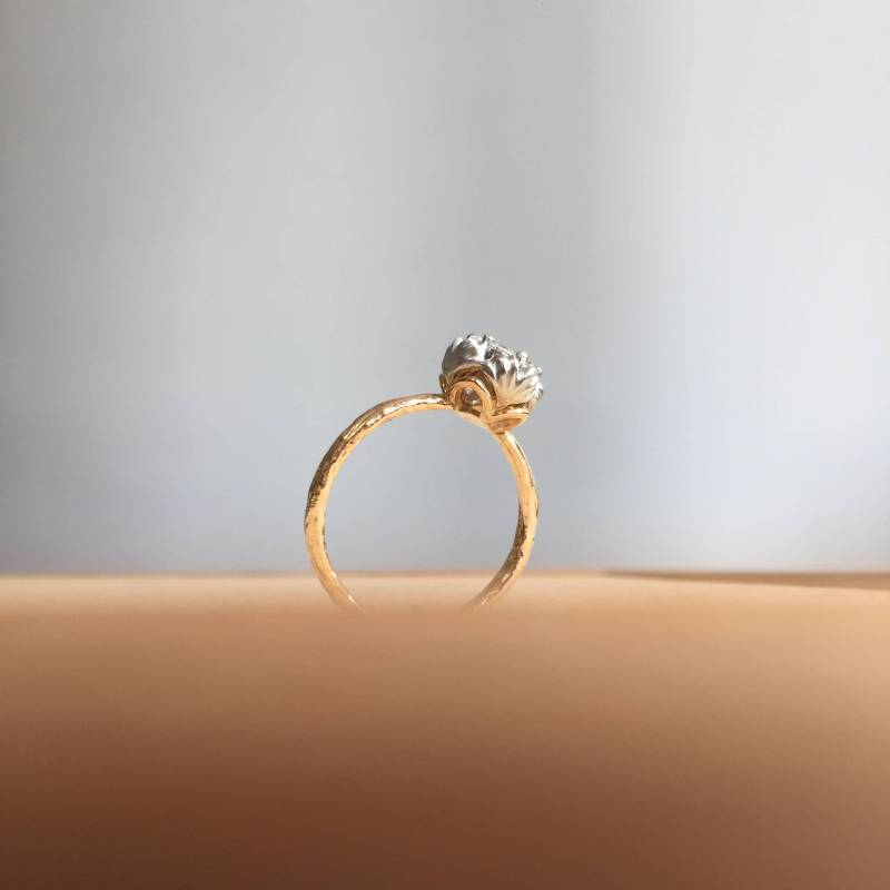 Blumen Verlobungsring Für Frauen, Diamant Cluster Ring, Blumenring, Einzigartiger Hochzeitsband Versprechen Forever One Floral Halo Ring von GuyGrossJewelry