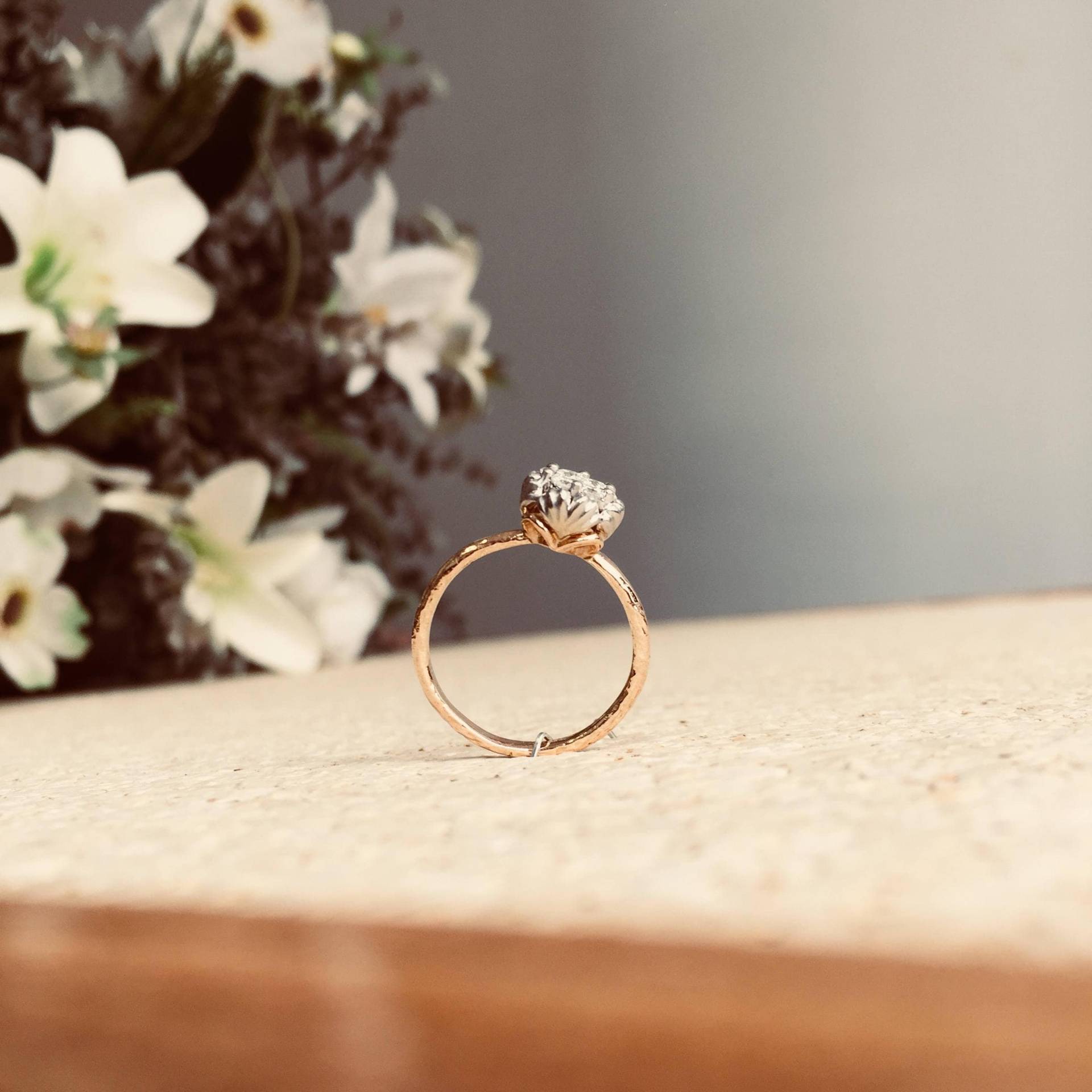 Einzigartiger Blumen Verlobungsring, Blumenform Gold Versprechen Ring, Alternativer Ehering, Diamant Schmuck Einzigartiger Blumen Verlobungsring, Blumenform Gold Versprechen Ring, Alternativer Ehering, Diamant Schmuck von GuyGrossJewelry