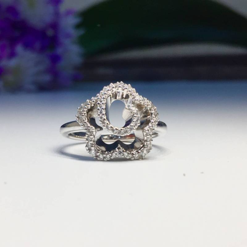 Lotus Weiß Ring, Blume Diamant Verlobung, Zierliche Meditation Namaste Yoga Schmuck von GuyGrossJewelry