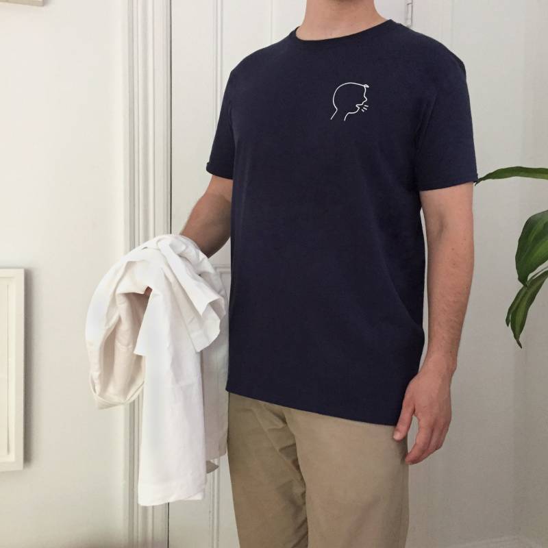 Yelling Boy T-Shirt - Minimal Weiß Und Marineblau Grafik von GuyGuyGuyShop