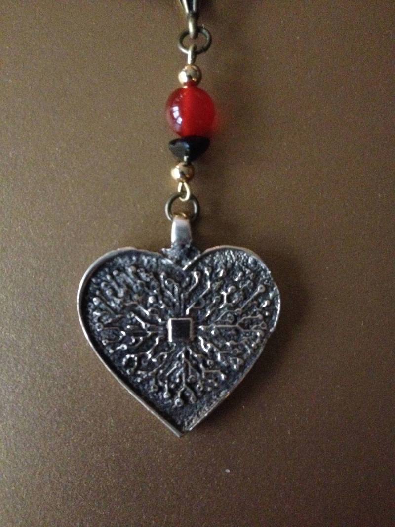 Anhänger Aus Massiver Bronze "Connected Heart" Mit Karneolperlen Und Onyx Anhänger Aus Massiver Bronze "Connected Heart" Mit Karneolperlen Und Onyx von GuyMoreau