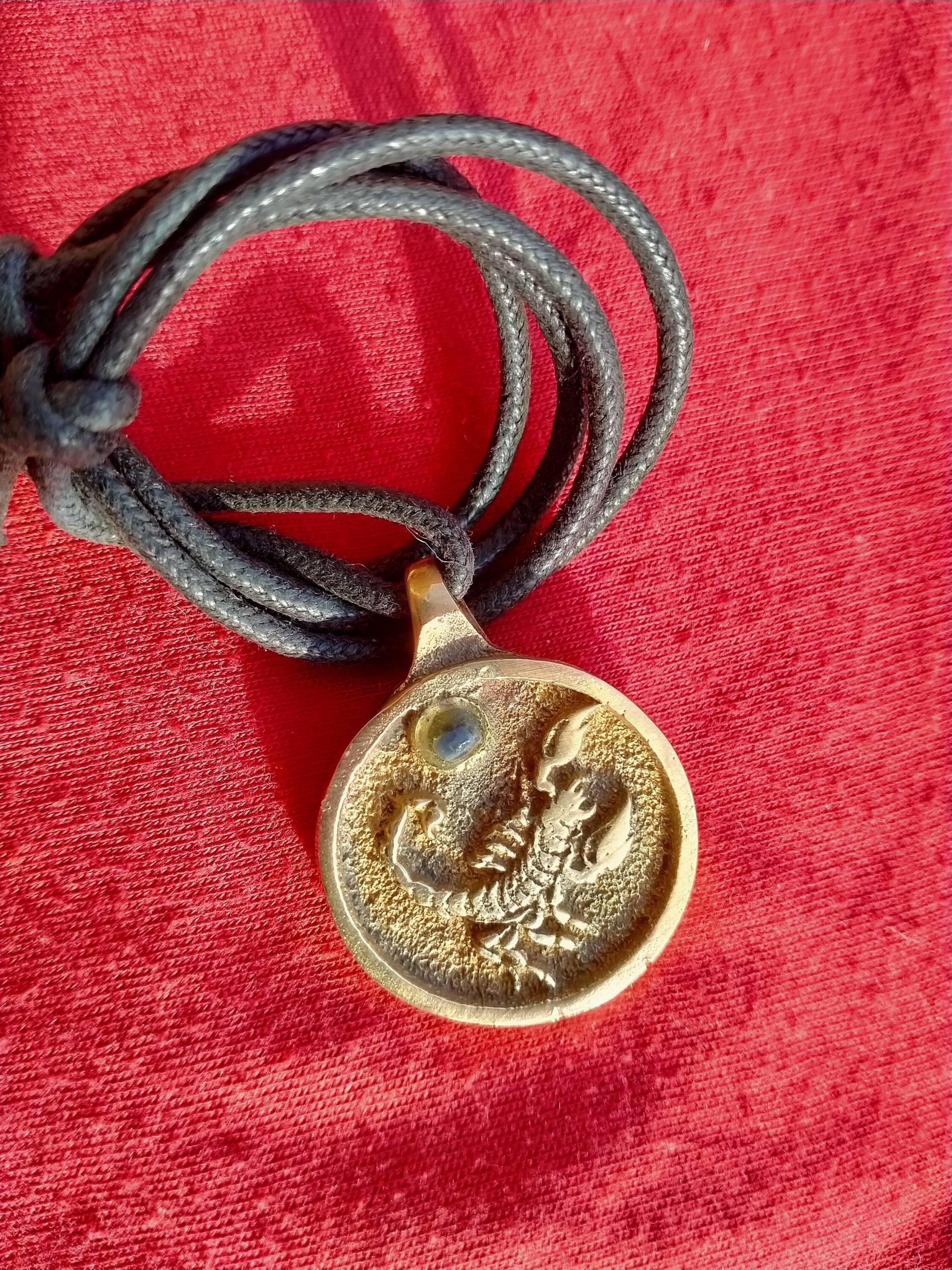 sternzeichen Skorpion Aus Bronze Und Lapislazuli sternzeichen Skorpion Aus Bronze Und Lapislazuli von GuyMoreau