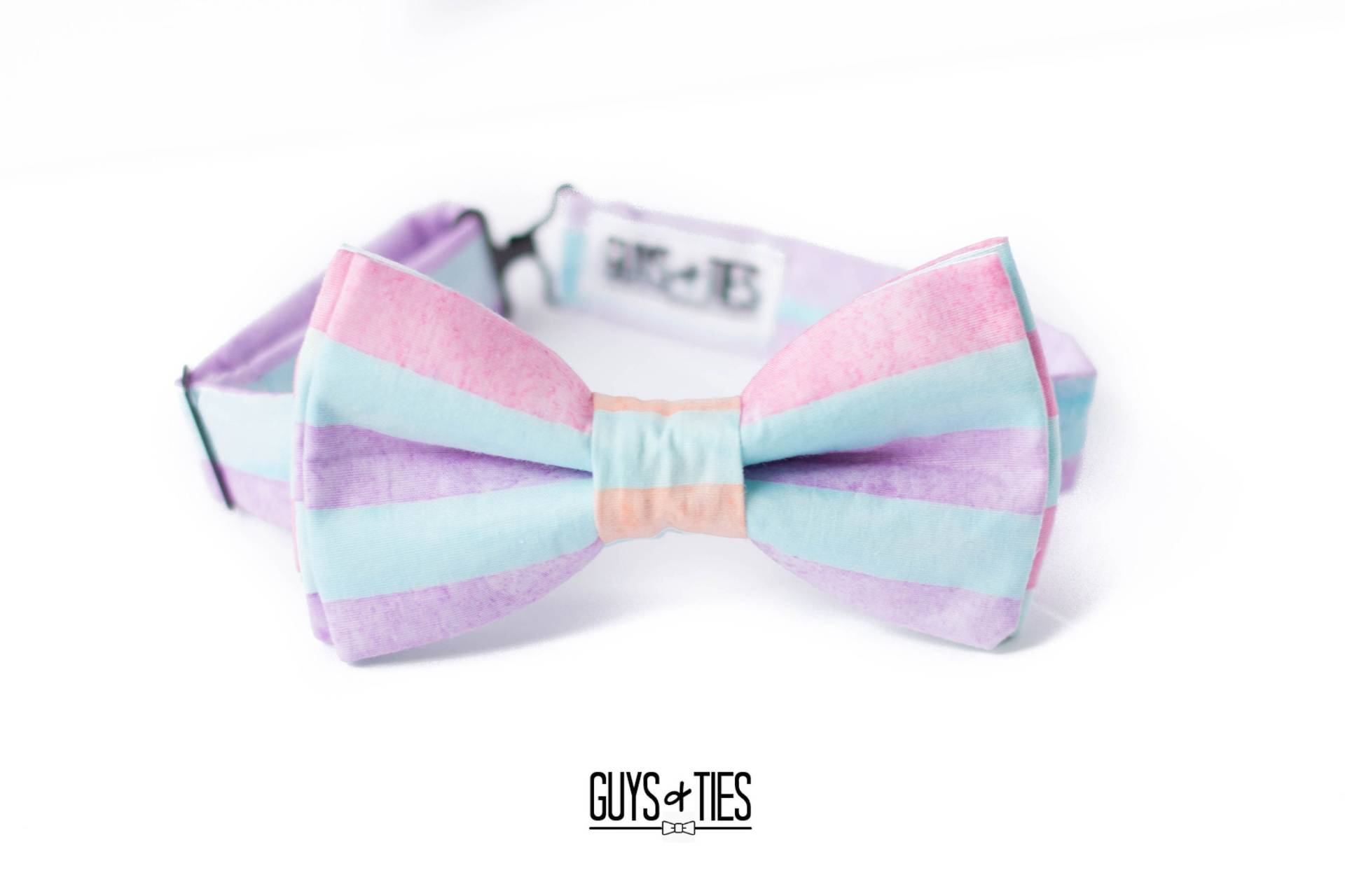 Pastell Gestreifte Fliege, Fliege in Blaulila, Kinder Für Jungen, Hellblaue Bunt Hunde, Kleinkinder von GuysAndTies