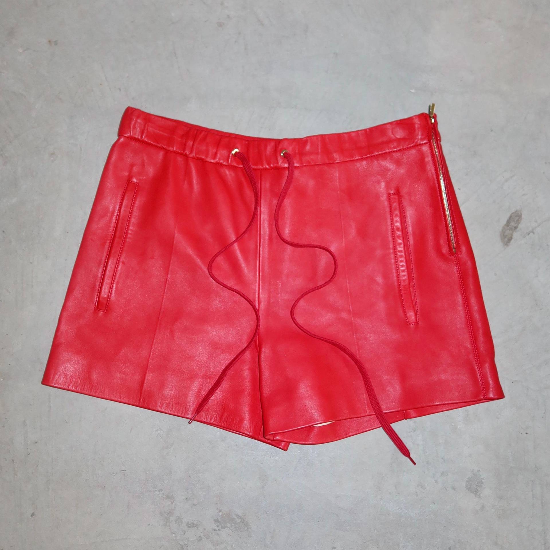 Chloé 2013 Rote Leder Mini Shorts Chloé 2013 Rote Leder Mini Shorts von GuzziArchive