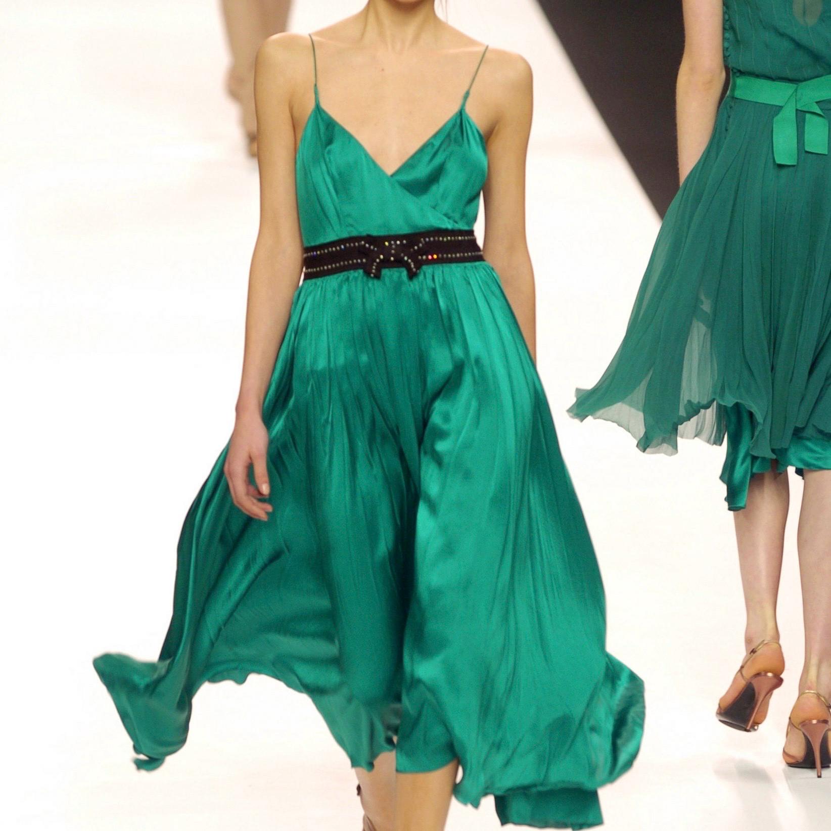 Chloé Aw2004 Schwarzes Seidenkleid Chloé Aw2004 Schwarzes Seidenkleid von GuzziArchive