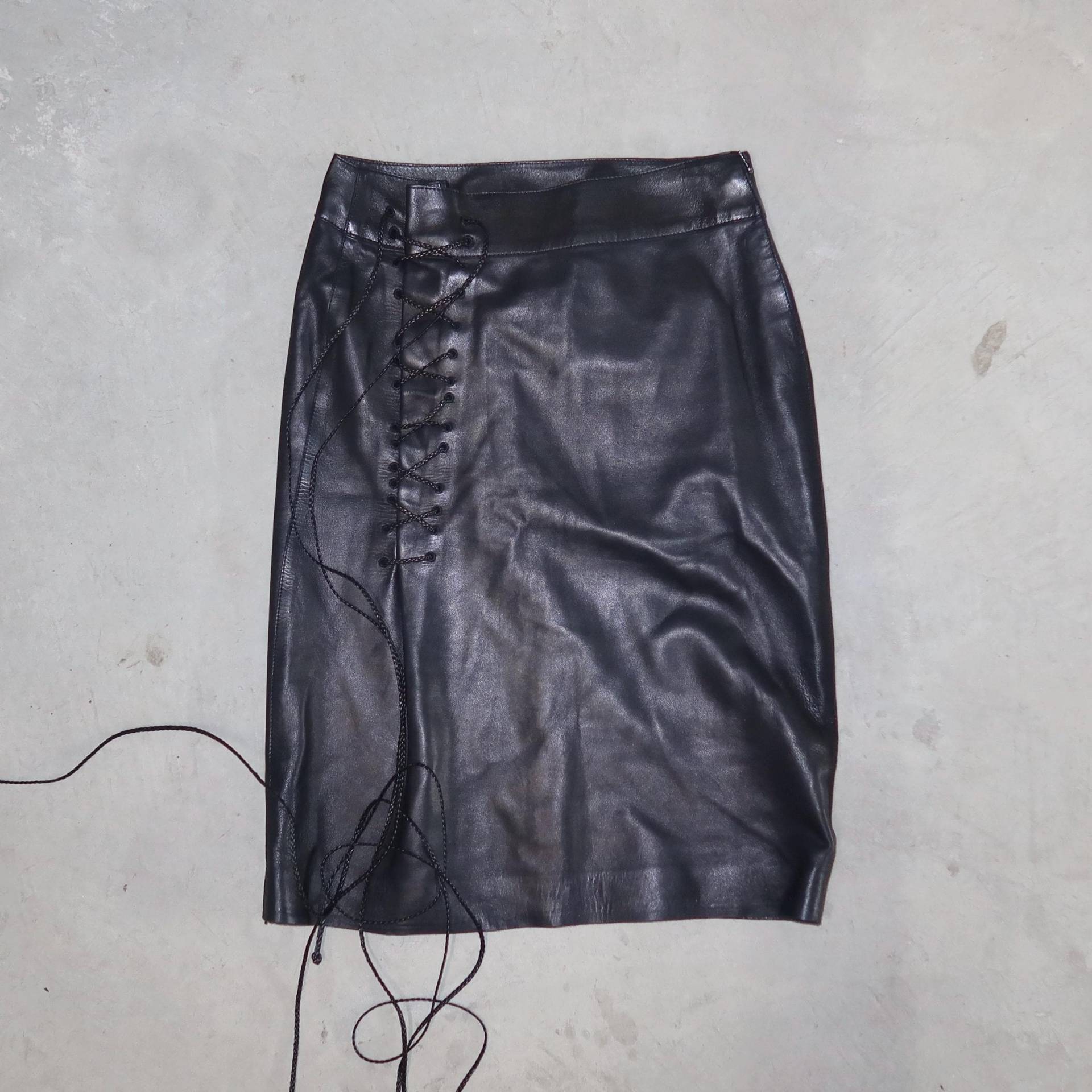 Gucci Aw2002 Geflochtener Schnürrock Aus Leder Gucci Aw2002 Geflochtener Schnürrock Aus Leder von GuzziArchive