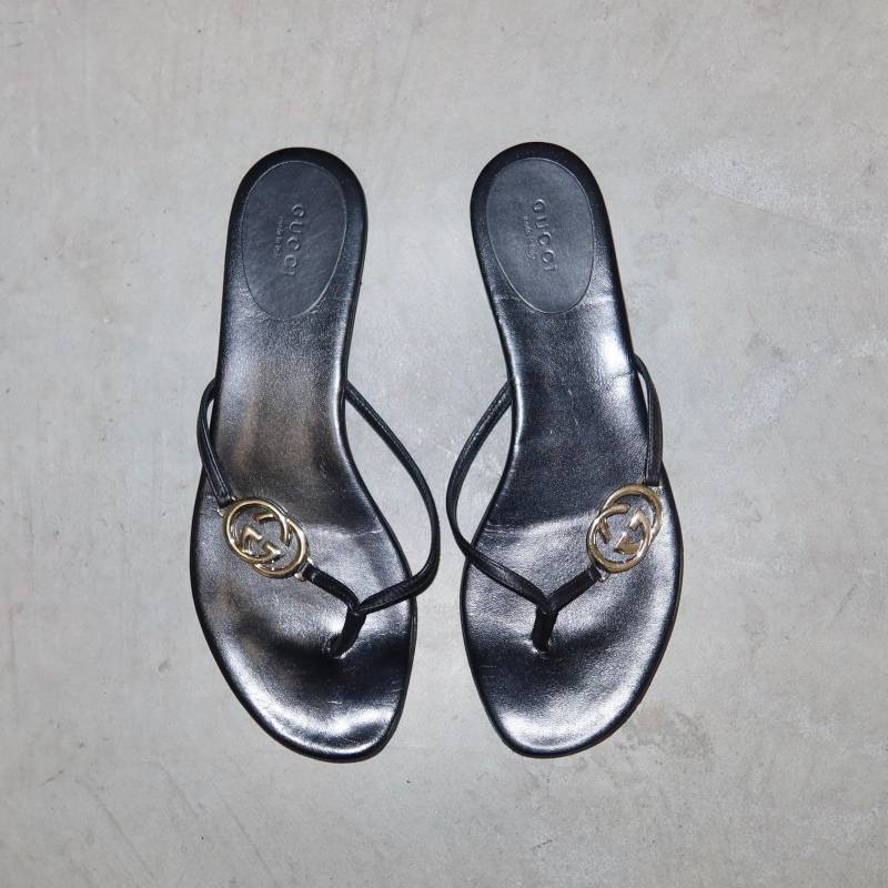 Gucci Leder Flip Flops von GuzziArchive