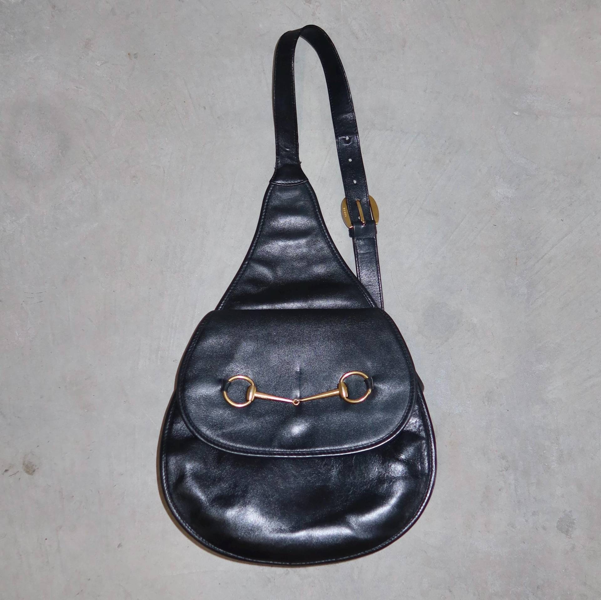 Gucci Schwarze Leder Horsebit Crossbody Gucci Schwarze Leder Horsebit Crossbody von GuzziArchive