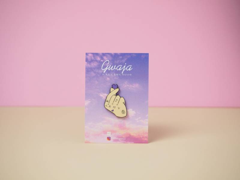 Bts Jungkook Korean Heart Enamel Pin Bts Jungkook Korean Heart Enamel Pin von Gwaja