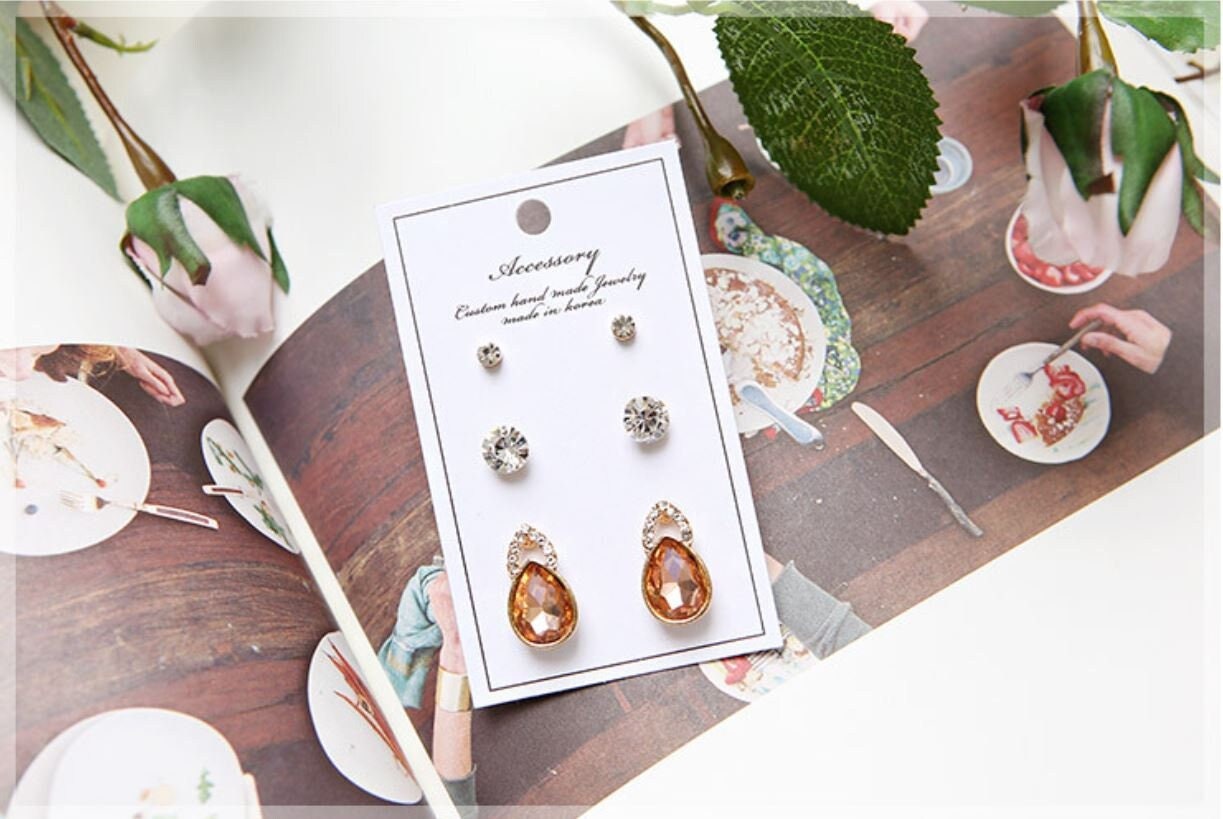 Elegant Drop Shape Stud Korean Earring | 3 Pieces von Gwaja