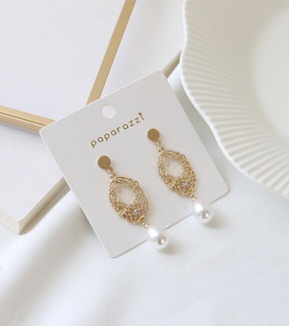 Pearl Dangling Korean Earring Pearl Dangling Korean Earring von Gwaja