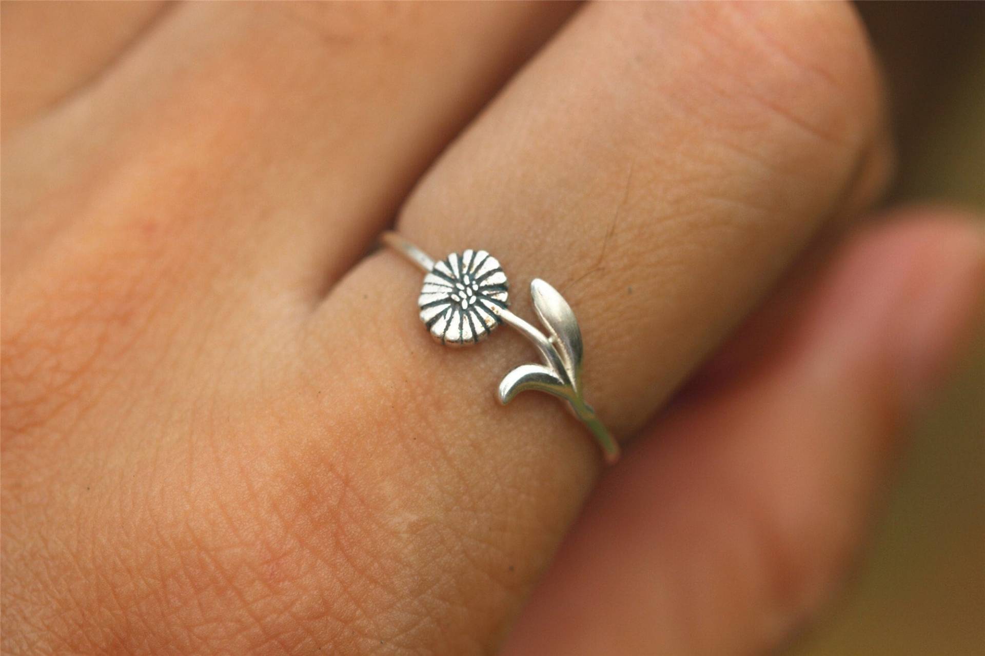 925 Silber April Geburtsblume Ring, Daisy Blumen Schmuck, Blumen Ring, Brautjungfern Geschenk, Geburt Schmuck, Einzigartiges Handgemachtes Geschenk von GwenShopArt