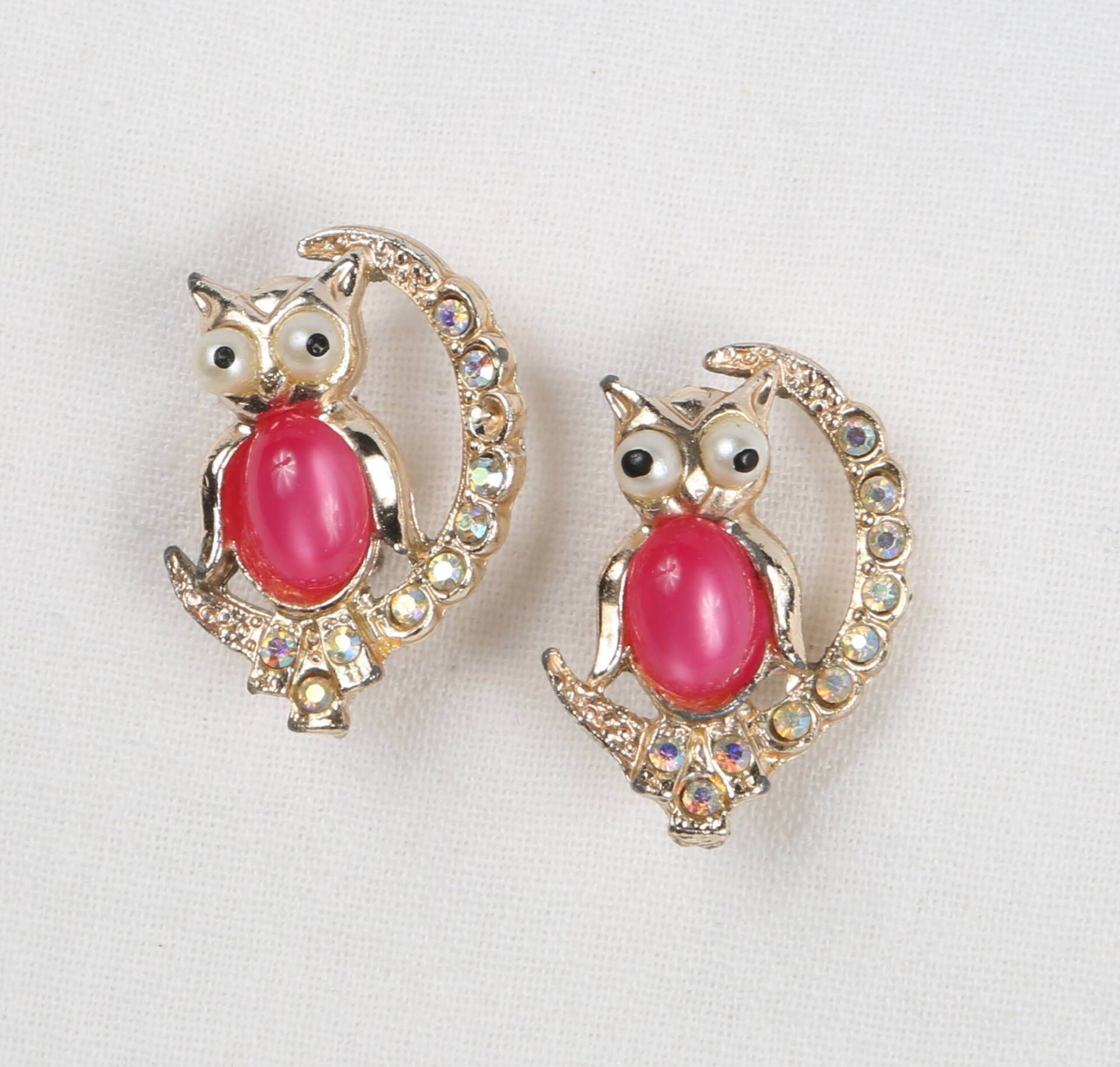 1950Er Eulen Scatter Pins Pink Jelly Belly Owls Crescent Moons A B Kristalle, Faux Perlen Mit Schwarzen Punkt Augen. Jahren in Ausgezeichnetem von GwendalysaArts