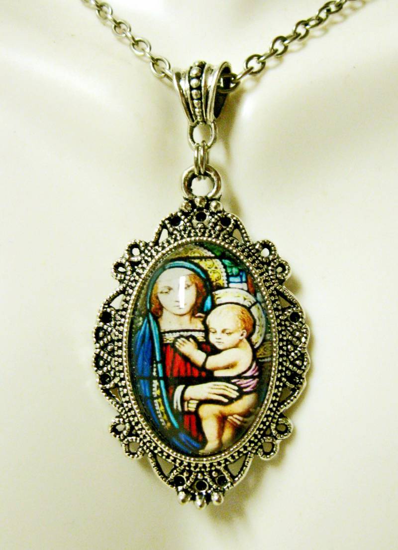 Buntglasfensteranhänger Madonna Mit Kind Und Kette - Ap04-109 von Gwendysgems