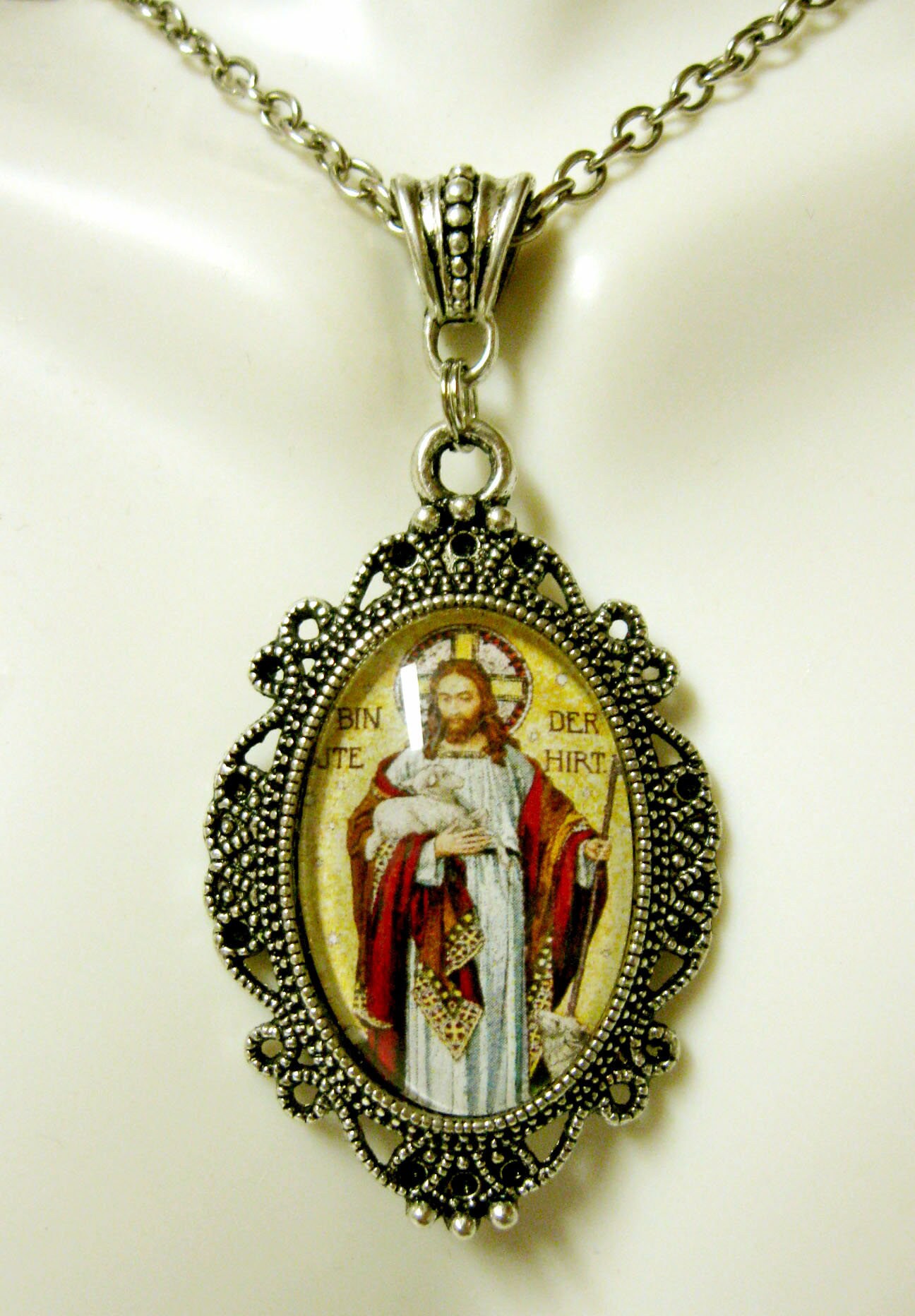 Christus Der Gute Hirte Anhänger Mit Kette - Ap04-176 von Gwendysgems