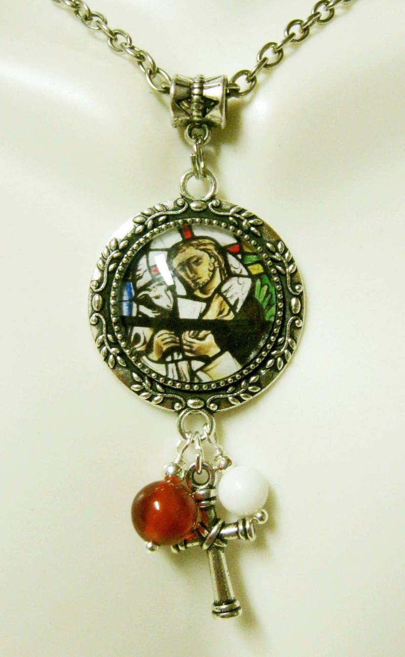 Der Gute Hirte Glasmalerei-Fensteranhänger Und Kette - Ap26-077 von Gwendysgems