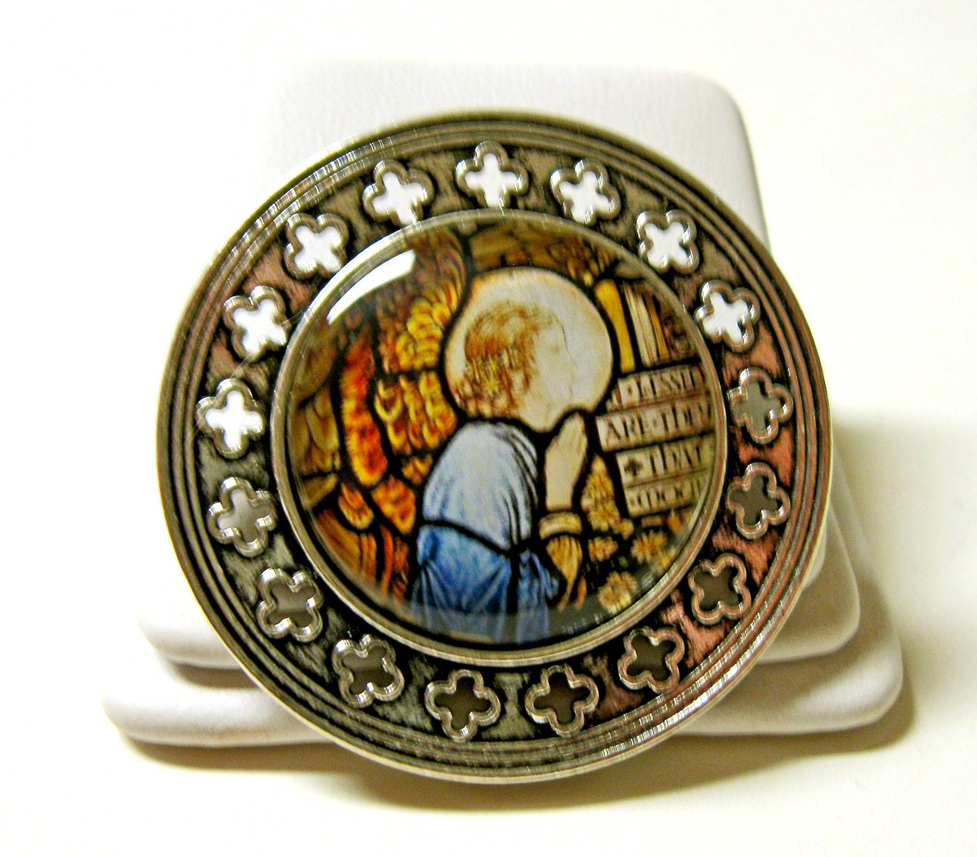 Engel in Trauernder Glasmalerei Fenster Pin/Brosche - Br10-043 von Gwendysgems