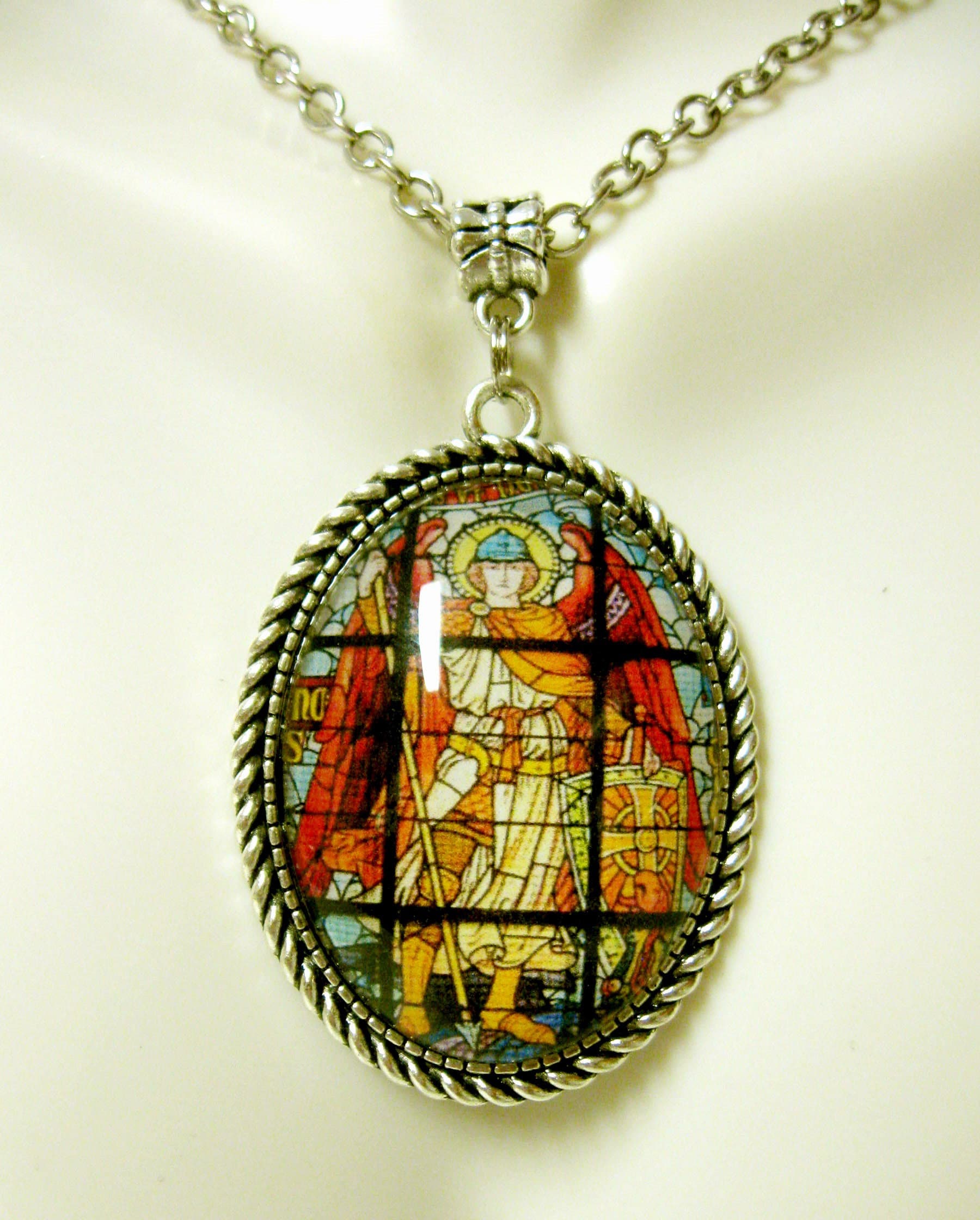 Erzengel Michael Glasfenster Anhänger Und Kette - Ap09-054 von Gwendysgems