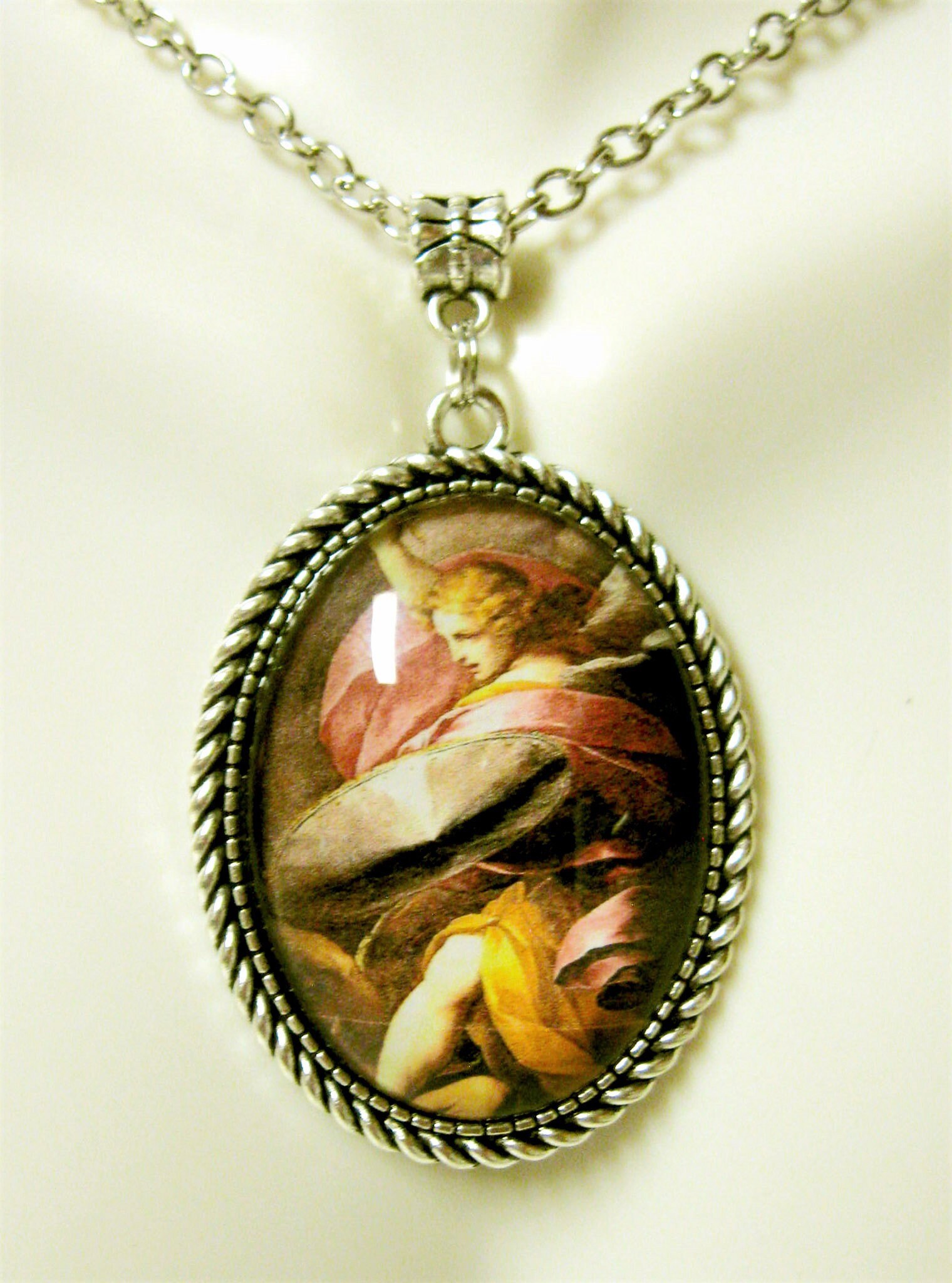 Erzengel Michael Hält Einen Schildanhänger Und Kette - Ap09-045 von Gwendysgems