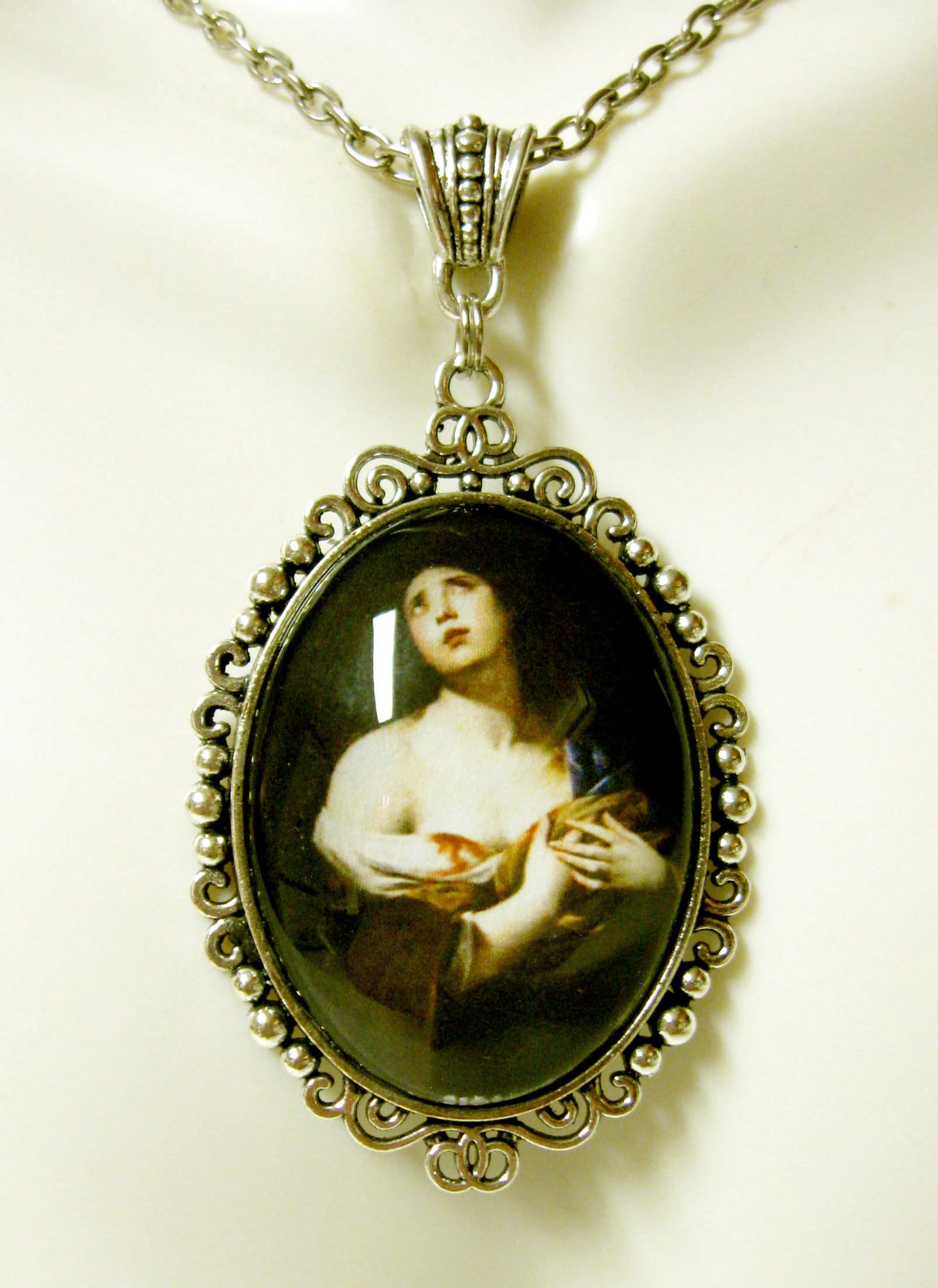 Heilige Agatha, Schutzpatronin Des Brustkrebses Und Der Krankenschwestern, Anhänger Kette - Ap09-374 von Gwendysgems