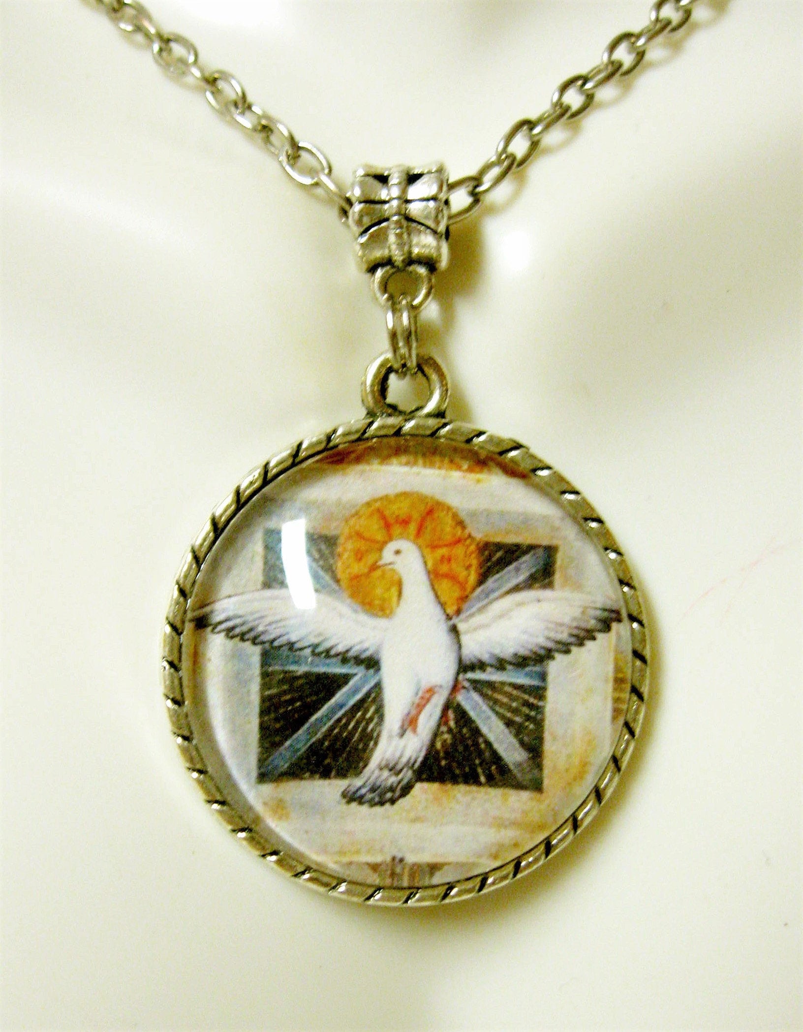 Heiliger Geist Anhänger Und Kette - Ap26-315 von Gwendysgems