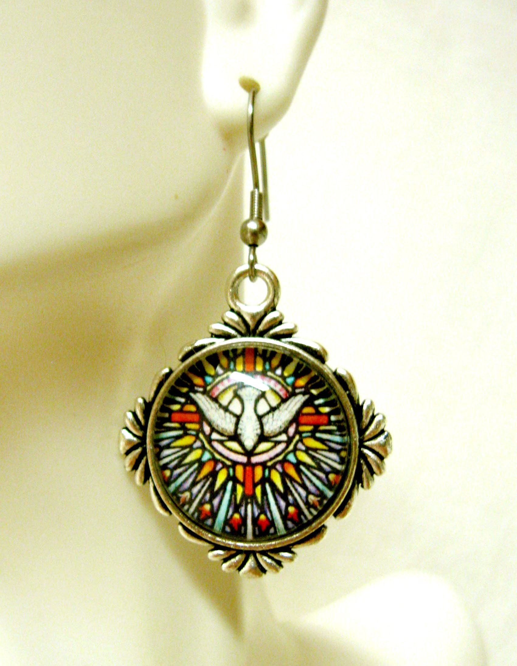 Heiliger Geist Glasfenster Ohrringe - Ap06-206 von Gwendysgems