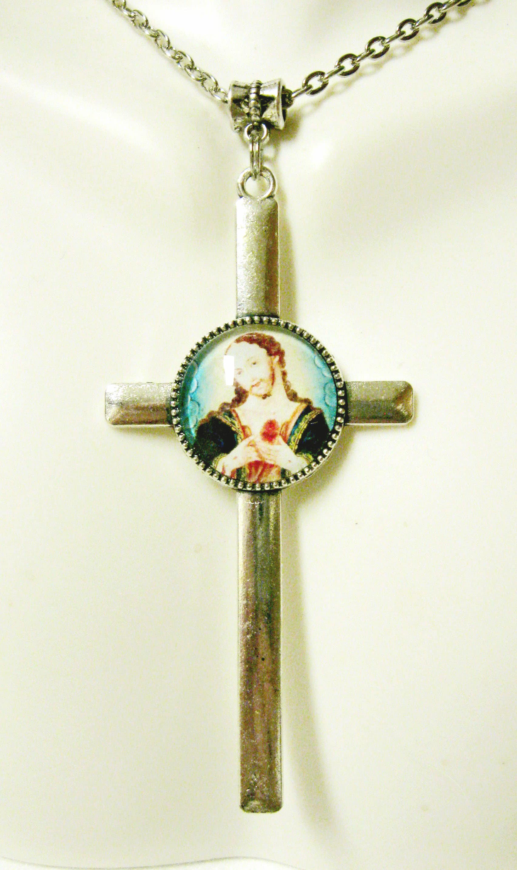 Herz Jesu Kreuz Anhänger Und Kette - Ap11-114 von Gwendysgems