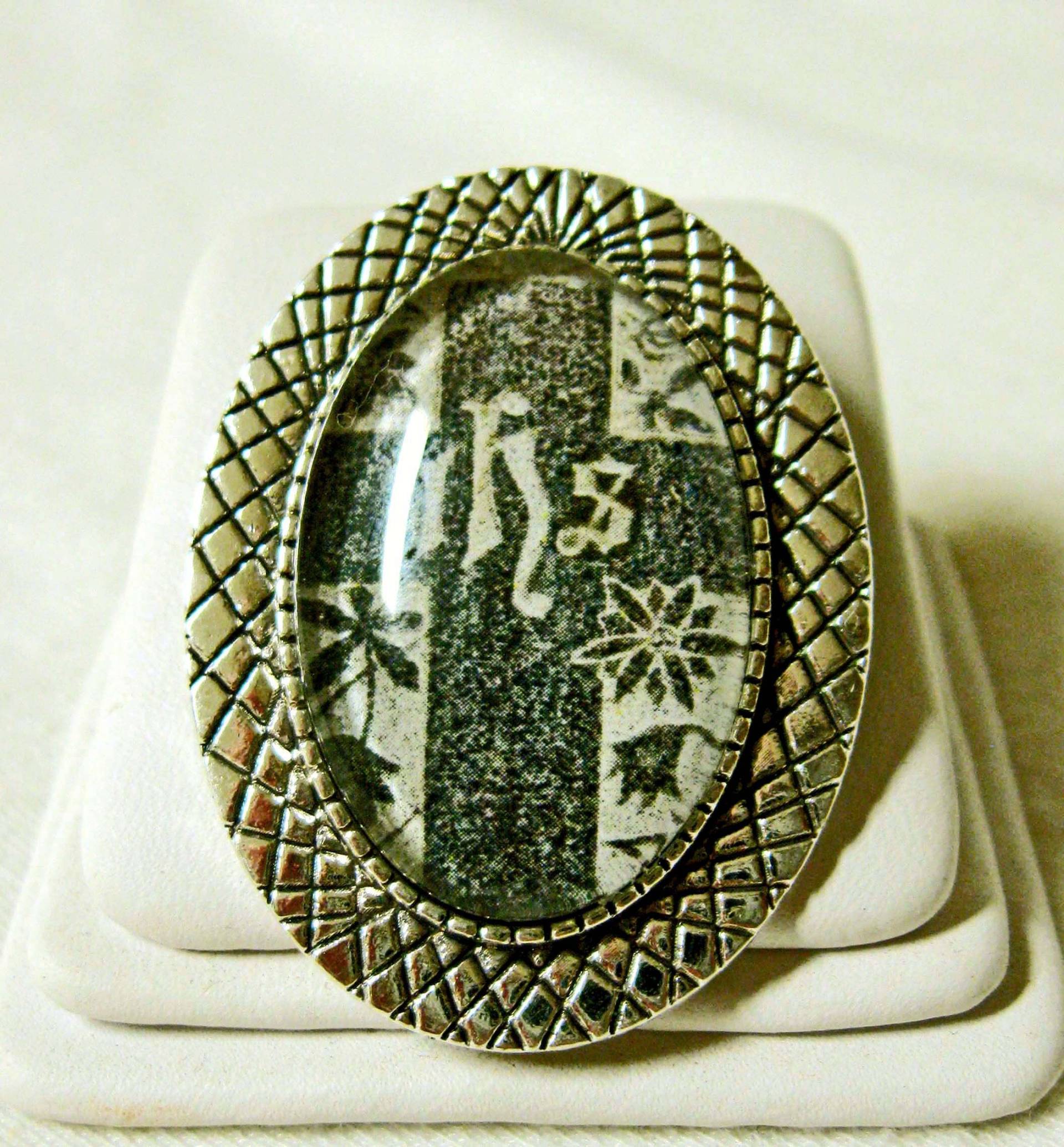 Ihs Brosche/Anstecknadel - Br10-011 von Gwendysgems