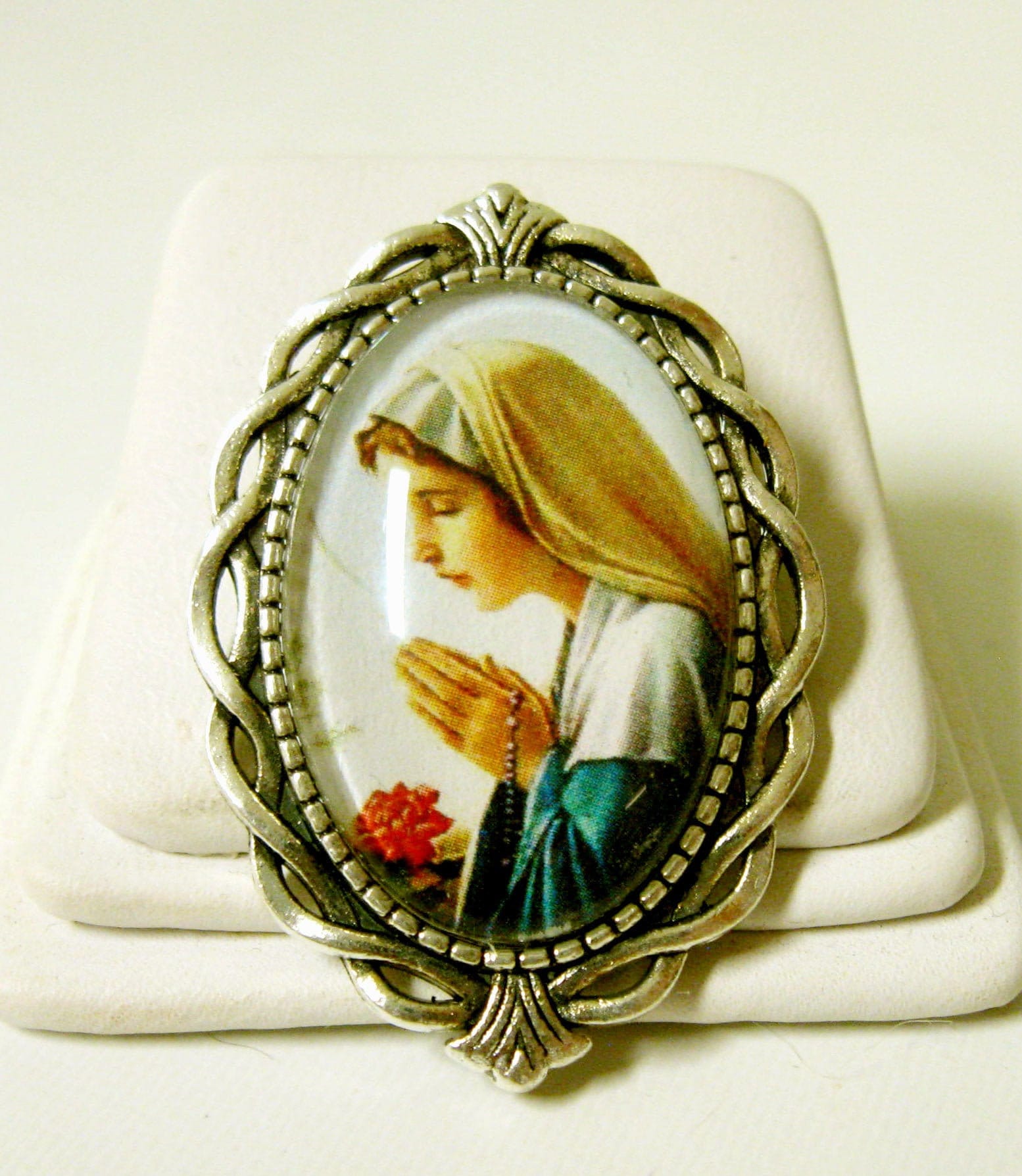 Jungfrau Maria Im Gebet Brosche/Anstecknadel - Br10-105 von Gwendysgems