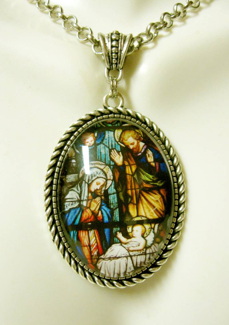 Krippe Glasmalerei Fenster Anhänger Und Kette - Ap09-322 von Gwendysgems