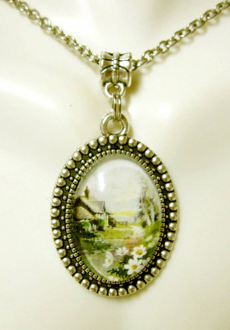 Landhaus Mit Margeriten Osteranhänger Und Kette - Ap05-450 von Gwendysgems